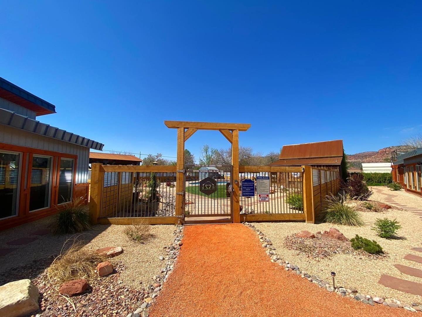 Timber & Tin G 2bed 2bath W Pool & Rooftop Deck *