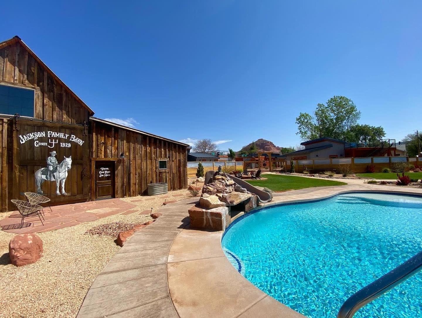 Timber & Tin G 2bed 2bath W Pool & Rooftop Deck Kanab