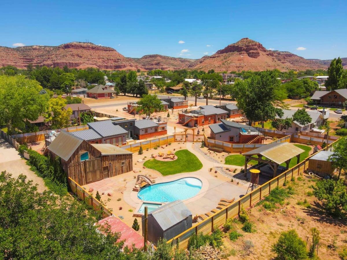 Timber & Tin G 2bed 2bath W Pool & Rooftop Deck *