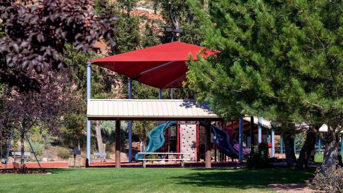 Timber & Tin G 2bed 2bath W Pool & Rooftop Deck